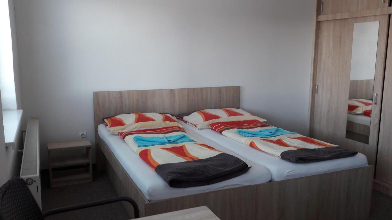 Europa Penzion Štúrovo Extérieur photo